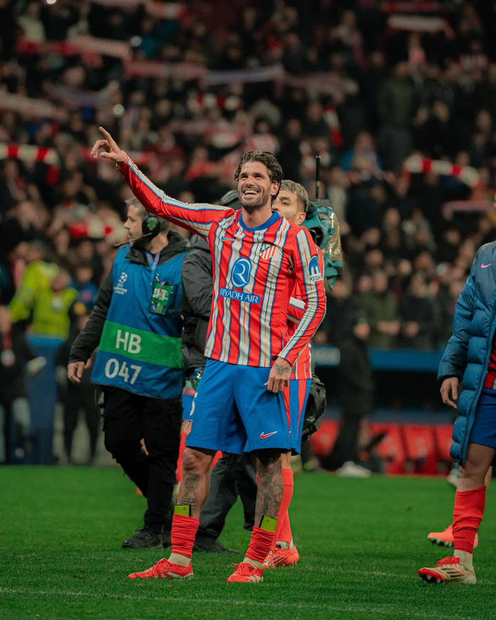 BLG赛后群访 Yagao谈交手Xiaohu：压力很大，一头汗